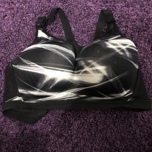 38DD VS sports bra!!
